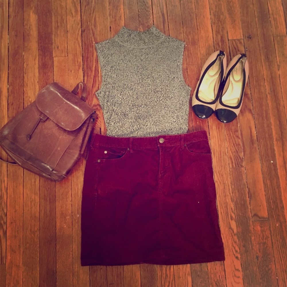 Chic, retro sleeveless turtleneck!